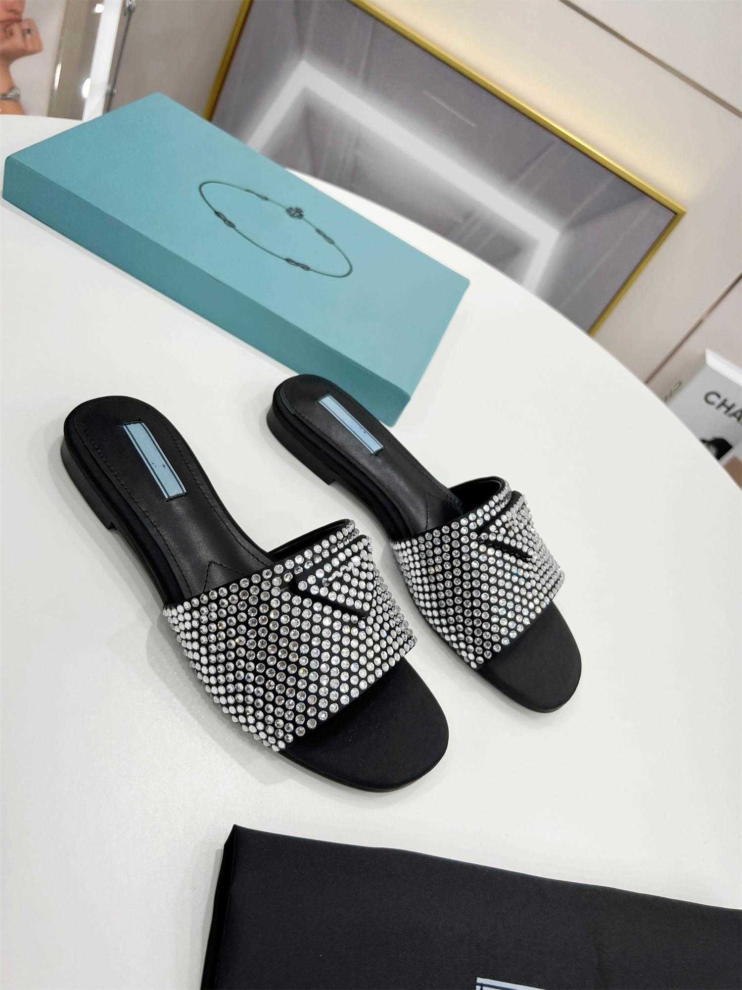 Women 'S Rhinestone Slippers Beach Sandals Sexy Luxury Pearl Platform Leisure Summer Wide Flat 2022 Designer Size 35-42 With Box, Black
Women 'S Rhinestone Slippers Beach Sandals Sexy Luxury Pearl Platform Leisure Summer Wide Flat 2022 Designer Size 35-42 With Box, Black