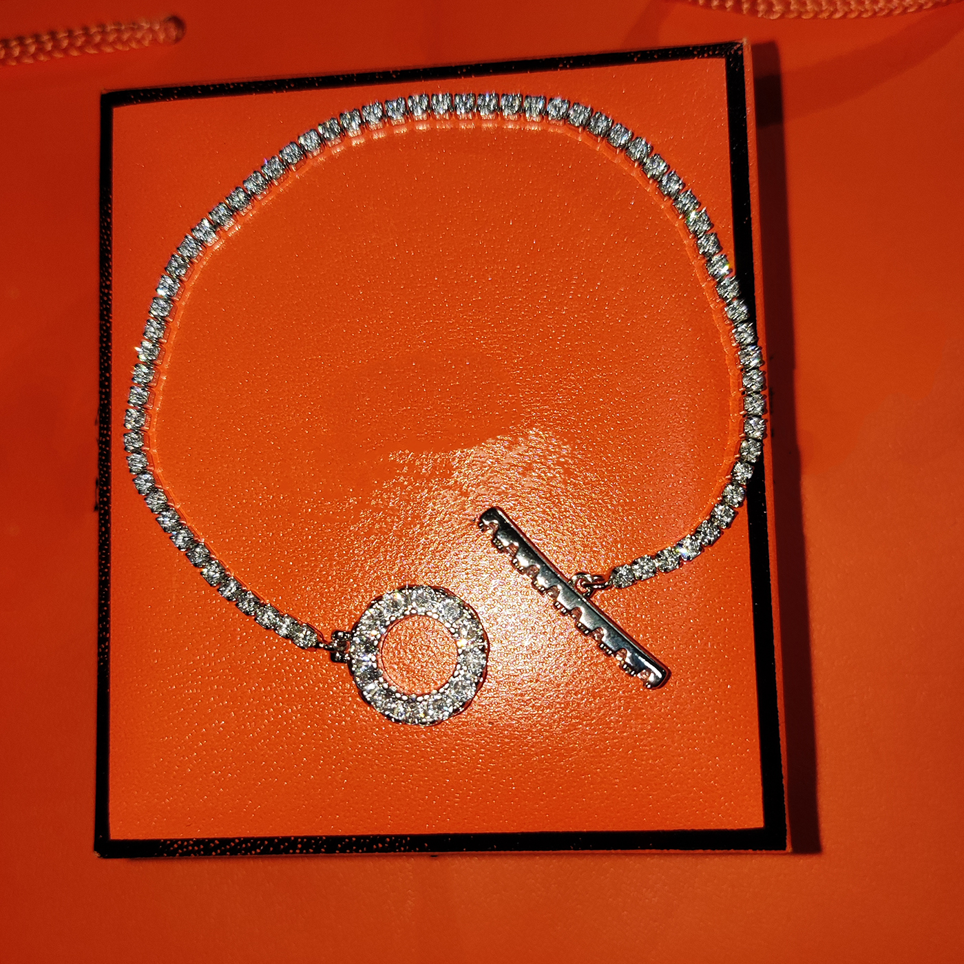 Luxury designer bracelet necklace earrings new collection exquisite workmanship suitable for social gathering gifts are very beautiful
Luxury designer bracelet necklace earrings new collection exquisite workmanship suitable for social gathering gifts are very beautiful