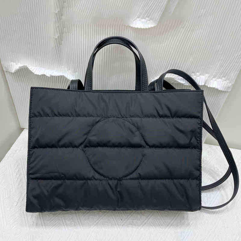 Shopping Bags E Totes handBags women high quality Winter Down handBag Versatile Niche shoulder Bag Handbag Onnuk Small Square Tote Bag 220915, Black
Shopping Bags E Totes handBags women high quality Winter Down handBag Versatile Niche shoulder Bag Handbag Onnuk Small Square Tote Bag 220915, Black
