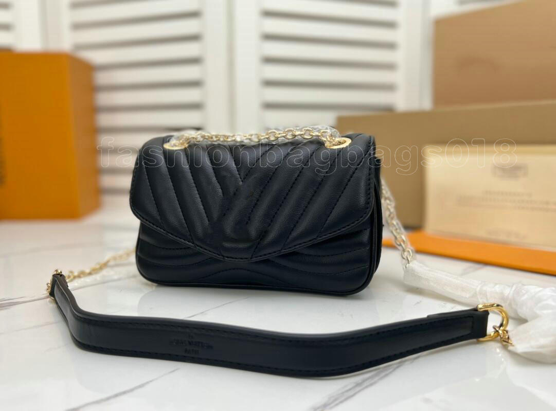 NEW Wave Chain Bag PM V Shape Quilted Cowhide Leather Designer Flap Bag Luxury Cross Body Womens Handbag M20687
NEW Wave Chain Bag PM V Shape Quilted Cowhide Leather Designer Flap Bag Luxury Cross Body Womens Handbag M20687