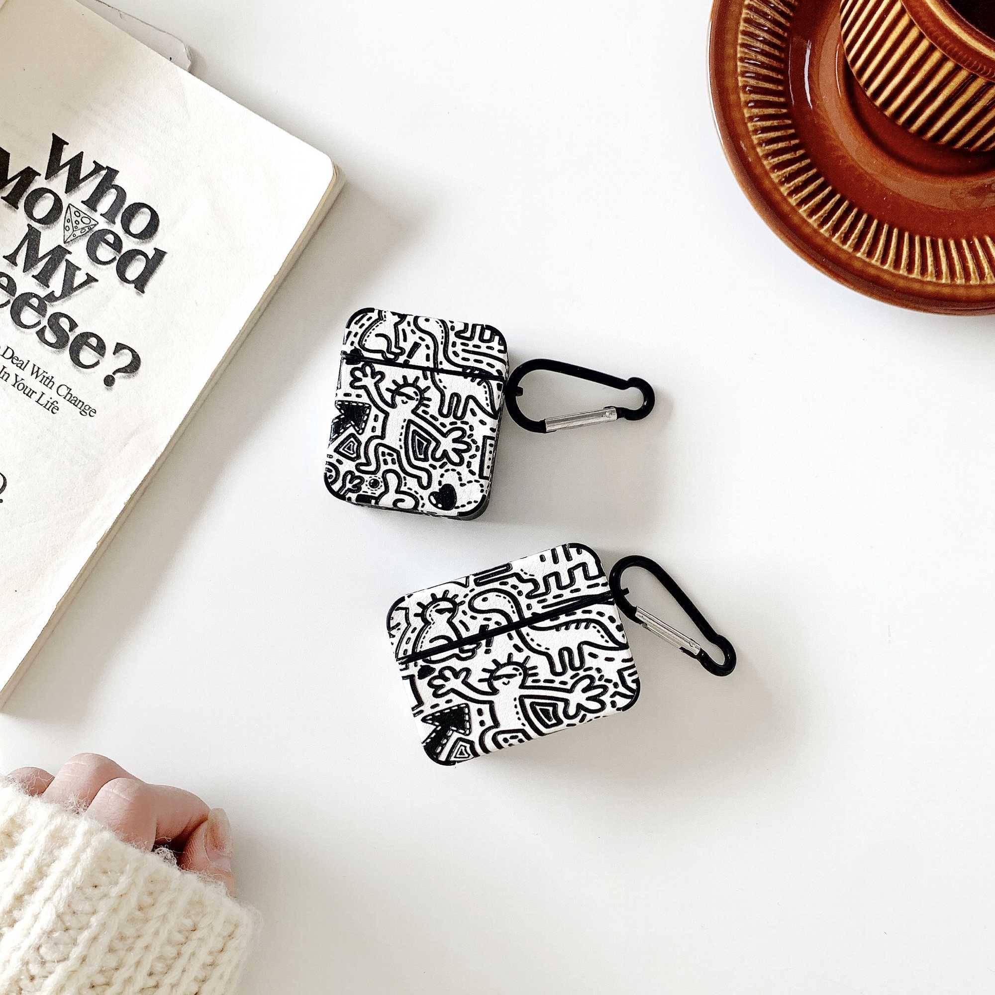 Earphone Accessories Trend Line Graffiti Spoof Pattern AirPods Case for Airpods 1 2 3 Pro Bluetooth headset Protective Earphone cover T221116
Earphone Accessories Trend Line Graffiti Spoof Pattern AirPods Case for Airpods 1 2 3 Pro Bluetooth headset Protective Earphone cover T221116