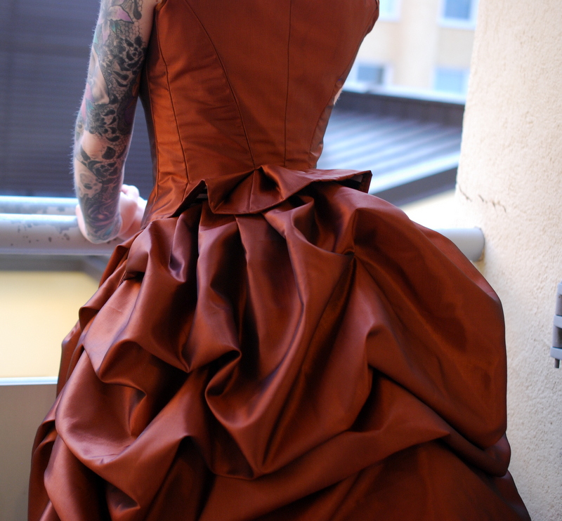 Vintage Victorian Bustle Evening Dresses Ruched Sleeveless Taffeta Formal Occasion Prom Gowns Vampire Masquerade Halloween Dress Steampunk Gothic Vest