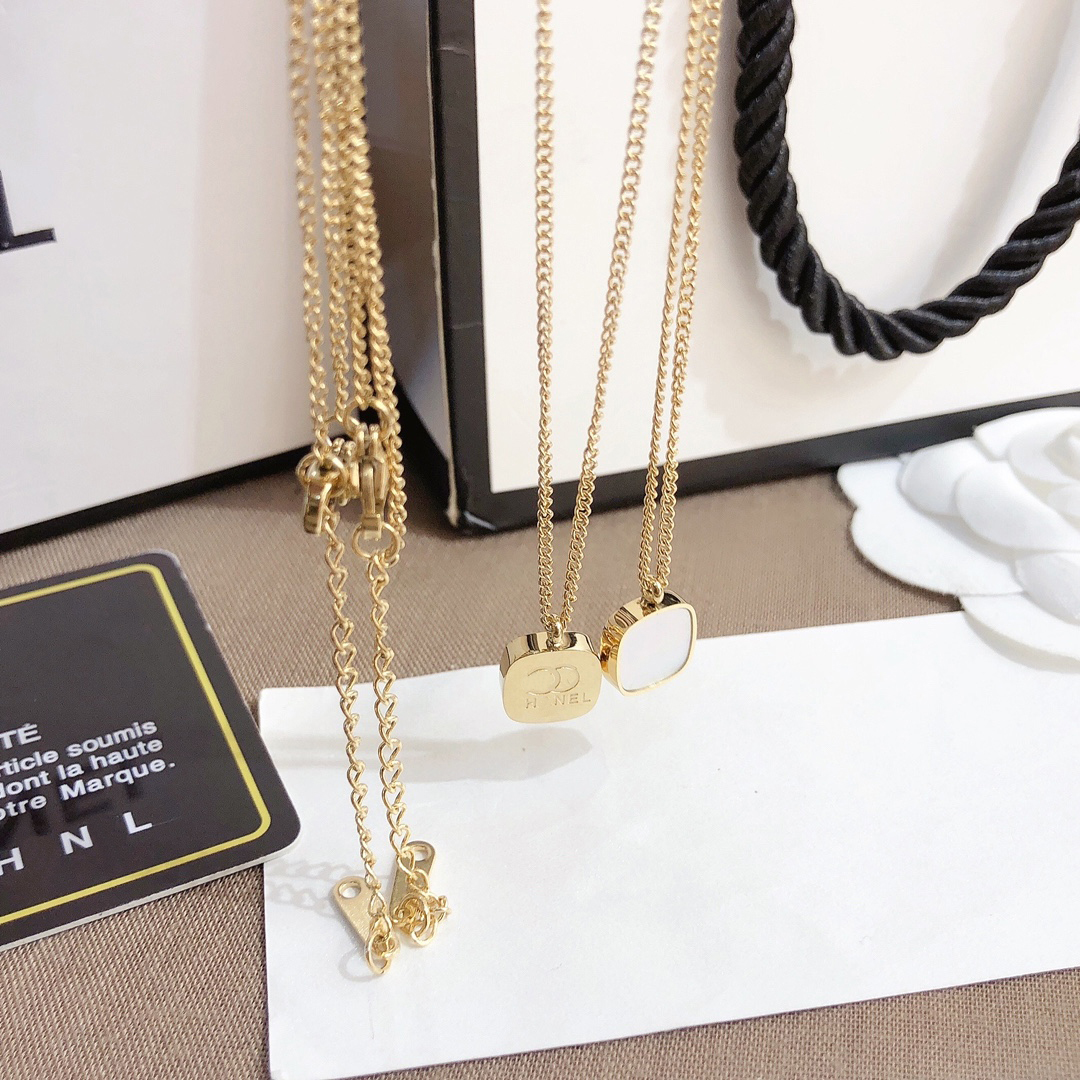 Charming Jewelry Necklace Luxury Designer Pendant Necklaces Selected Women's Long Chain 18k Gold Plated Fine Gift Design Fashion Style Women's Accessories
Charming Jewelry Necklace Luxury Designer Pendant Necklaces Selected Women's Long Chain 18k Gold Plated Fine Gift Design Fashion Style Women's Accessories