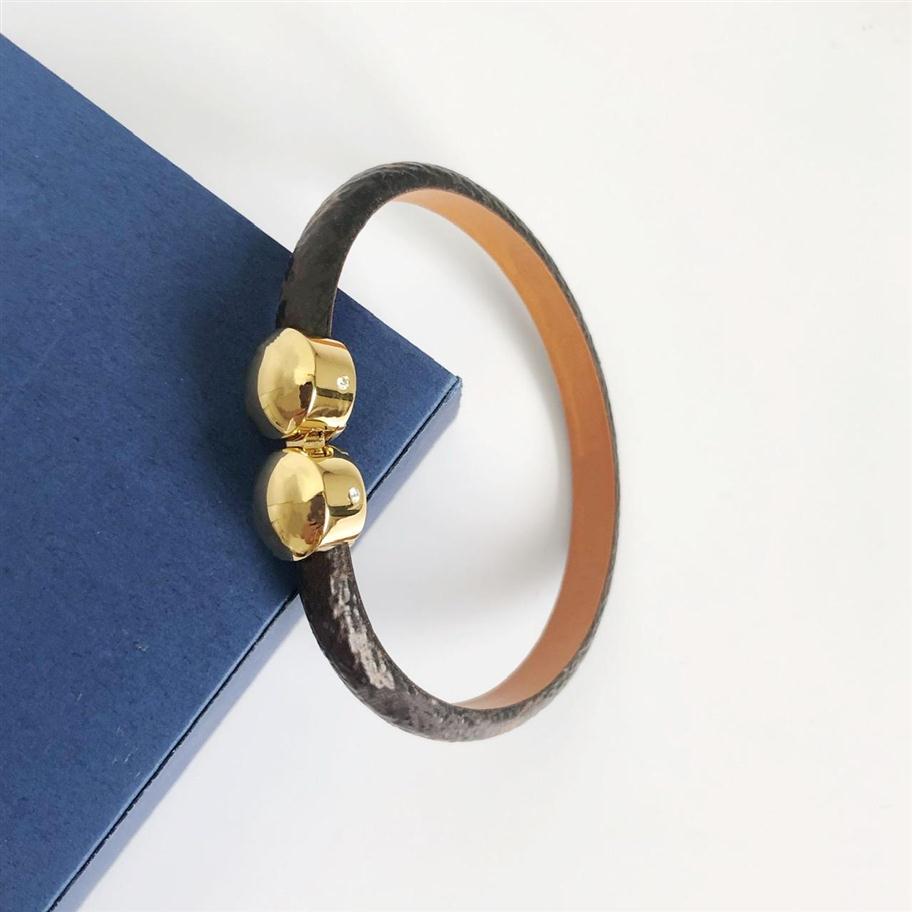 Luxury Jewelry Feminine Leather Designer Bracelet with Gold Heart Brand logo on a high end elegant fashion bracelet holiday gift 123336J
Luxury Jewelry Feminine Leather Designer Bracelet with Gold Heart Brand logo on a high end elegant fashion bracelet holiday gift 123336J