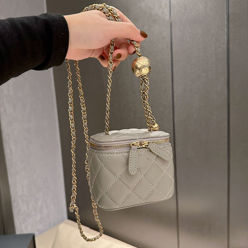 Mini Fashion Women Luxury Designer Crossbody Bag Matelasse Chain Lambskin Leather Quilted Classic Zipper Shoulder Bag Versatile Wallet Clutch Suitcases Birkin, White
Mini Fashion Women Luxury Designer Crossbody Bag Matelasse Chain Lambskin Leather Quilted Classic Zipper Shoulder Bag Versatile Wallet Clutch Suitcases Birkin, White