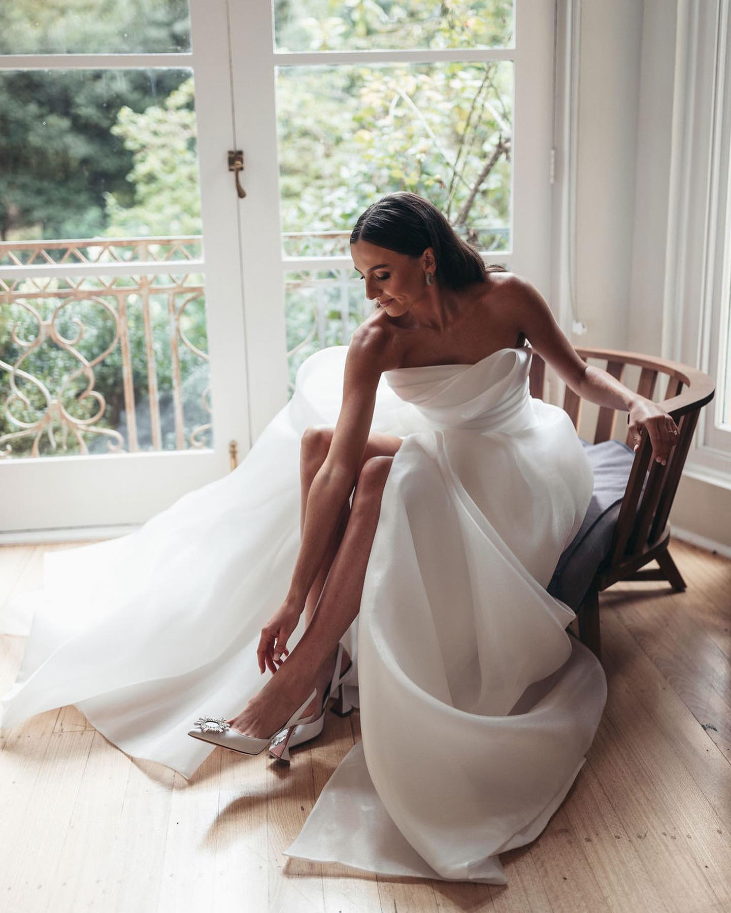 Ivory Tiered Wedding Dresses Side Split Bridal Gowns A Line Strapless Neckline Sweep Train Organza Pleated Vestido De Novia