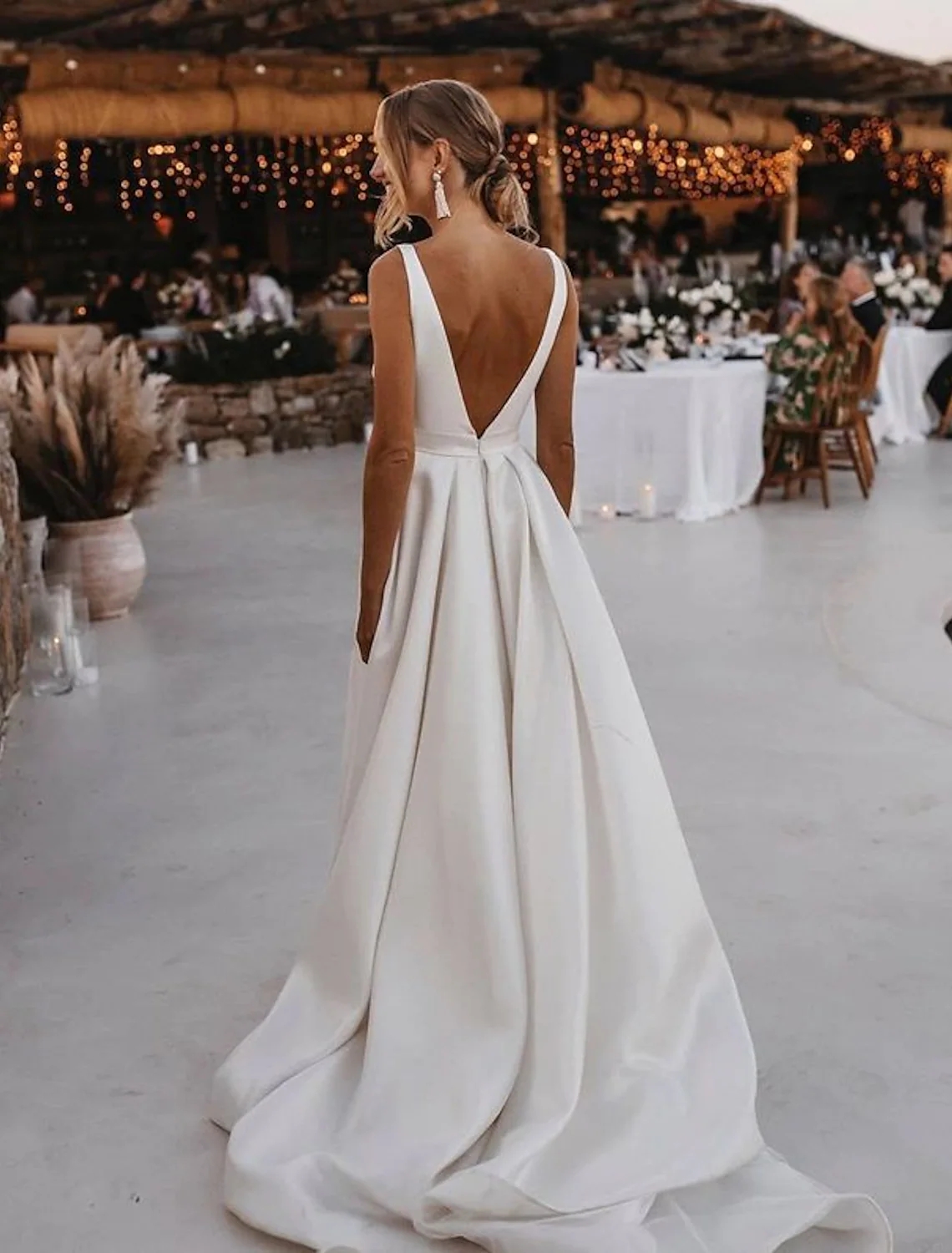 A-Line Backless Wedding Dress V Neck Court Train Satin Sleeveless Simple Sexy with Sashes Split Front Bridal Gowns 2023