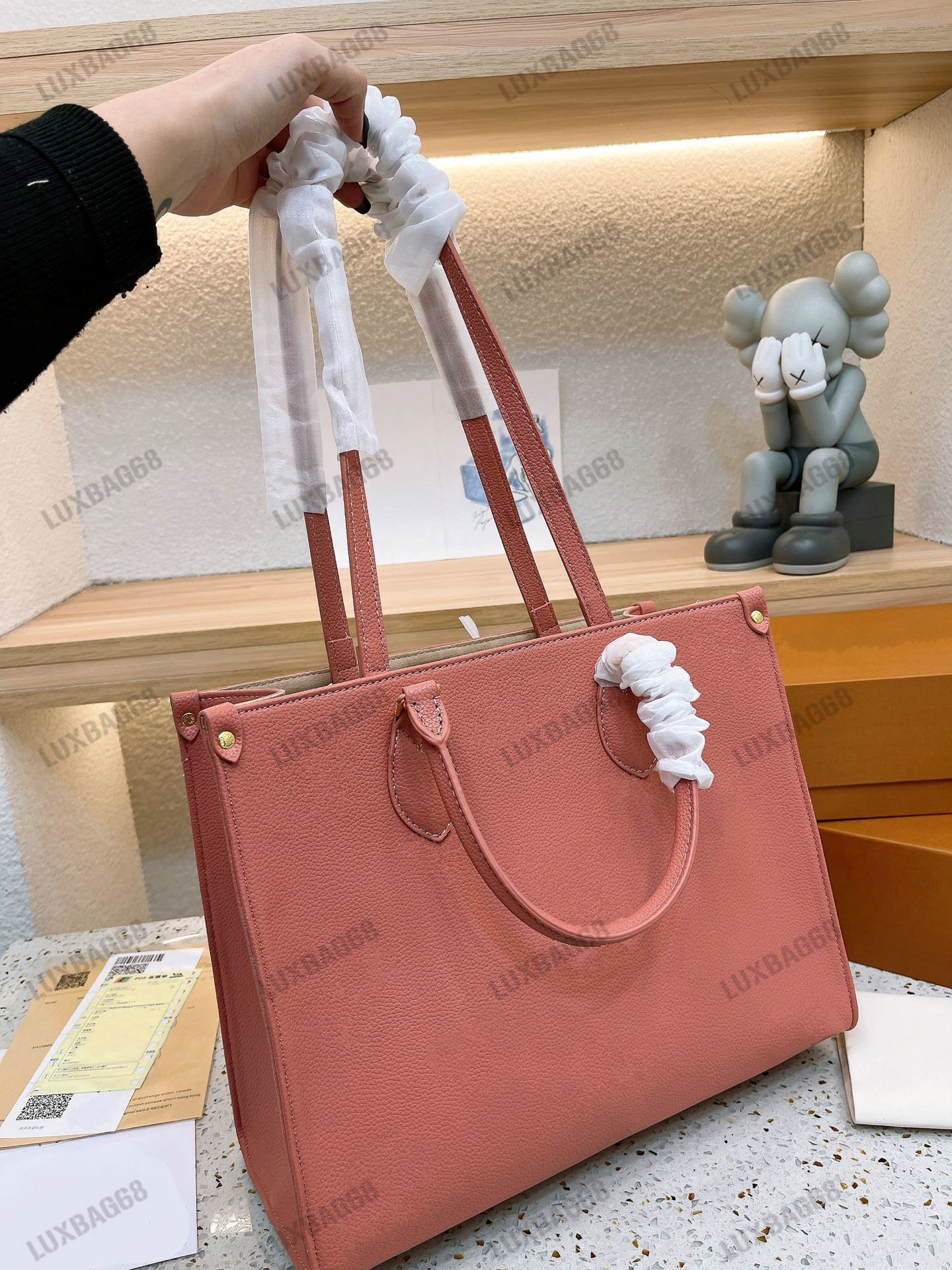 2023 Designer Women's Bag Rose Trianon Pink OnTheGo MM Tote Business Giant Monograms Womens Shopping Bag bicolor leather top handle Bags On The Go 35cm, 01#
2023 Designer Women's Bag Rose Trianon Pink OnTheGo MM Tote Business Giant Monograms Womens Shopping Bag bicolor leather top handle Bags On The Go 35cm, 01#