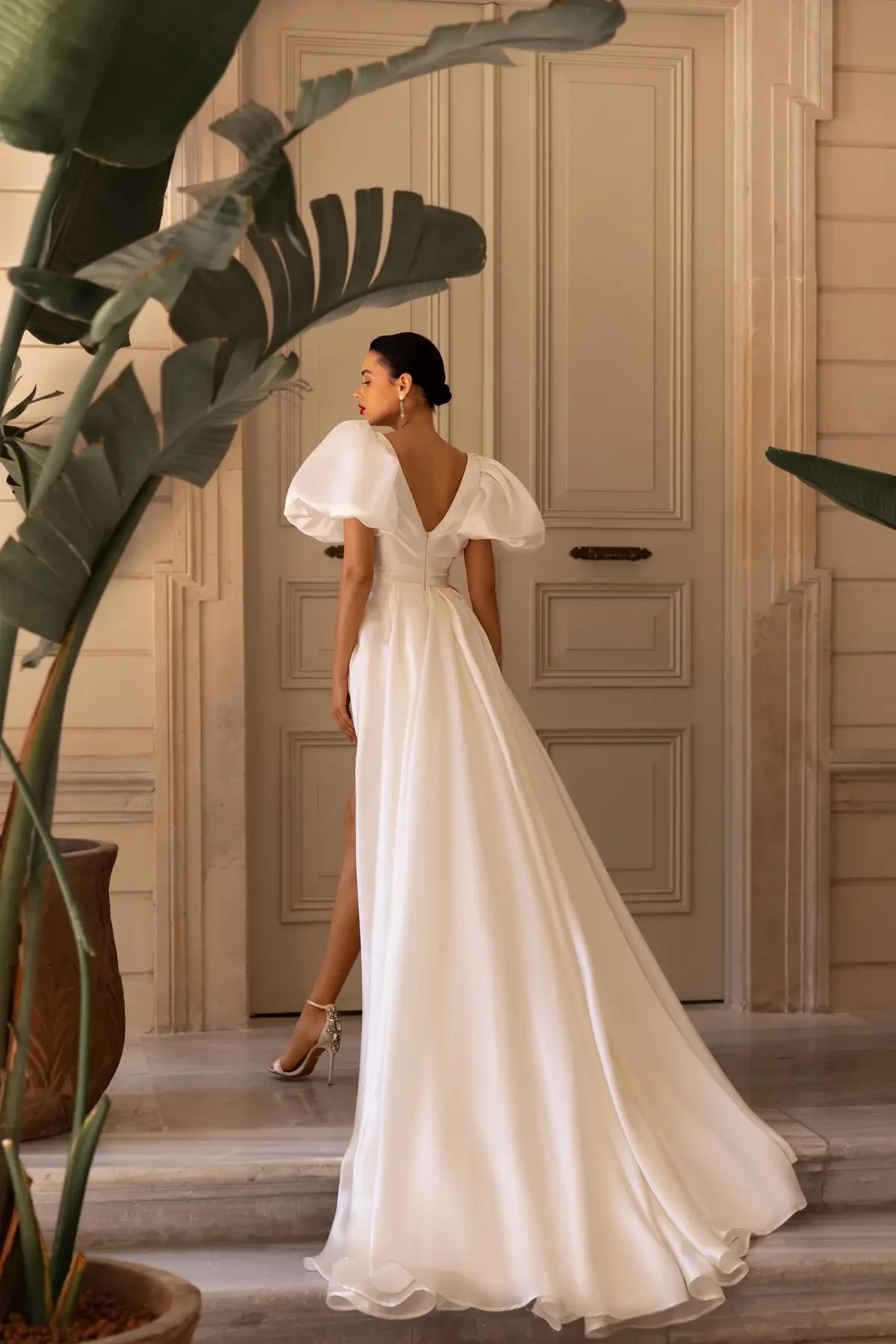 Elegant A-line Wedding Dresses V-Neck Short Sleeves Solid Color Stain Thigh-High Split Backless Zipper Court Gown Custom Made Plus Size Vestidos De No