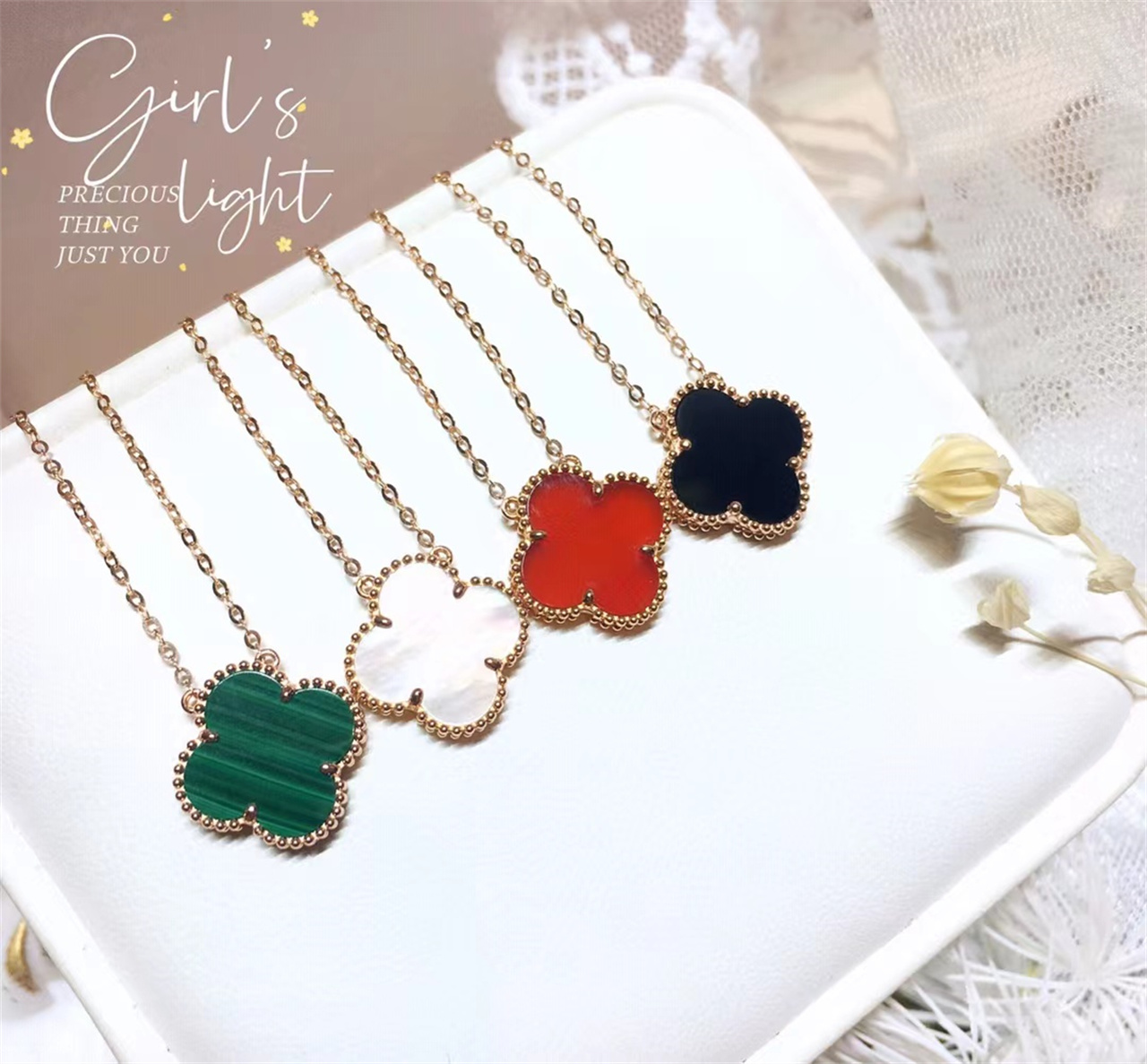 Fashional new Womens Luxury Designer Necklace Fashion Flowers Four-leaf Clover Cleef Pendant Necklace 14K Gold Necklaces Jewelry
Fashional new Womens Luxury Designer Necklace Fashion Flowers Four-leaf Clover Cleef Pendant Necklace 14K Gold Necklaces Jewelry