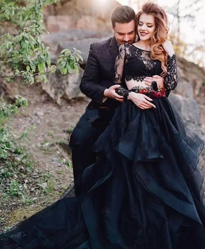 Gothic Black Wedding Dress A-Line Two Pieces Bridal Gowns Lace Long Sleeve Organza Ruffles Tiers Skirt Boho Beach Bride Dresses Vestidos De Novia 2023