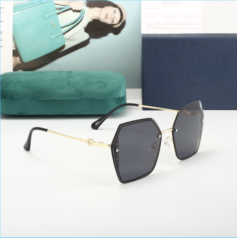 2022 Brand Designer Sunglasses fashion new metal large frame Sunglasses retro men and women high-end glasses UV400 BOX
2022 Brand Designer Sunglasses fashion new metal large frame Sunglasses retro men and women high-end glasses UV400 BOX