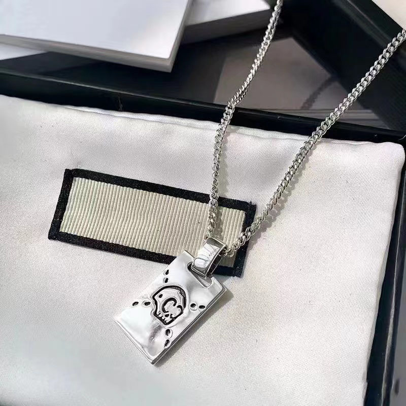 Luxurys designer Necklace Bracelet classic letters exquisite workmanship high-end fashion personality trend men's and women's gift box
Luxurys designer Necklace Bracelet classic letters exquisite workmanship high-end fashion personality trend men's and women's gift box