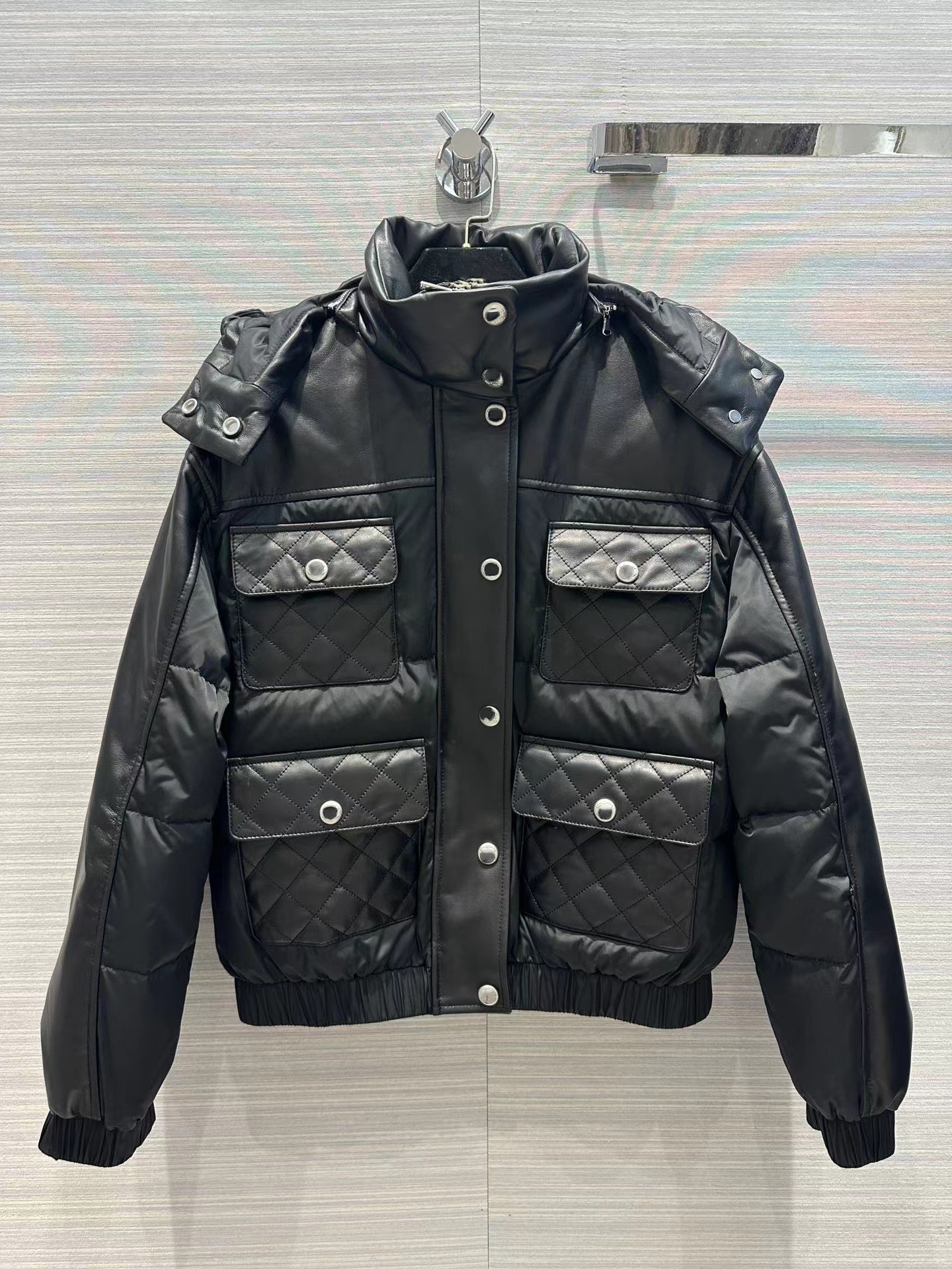 Milan Runway Women' Down & Parkas & Blends 2022 New Autumn Winter Hooded Long Sleeve Designer Coat Brand Same Style Outerwear 1116-6, Black
Milan Runway Women' Down & Parkas & Blends 2022 New Autumn Winter Hooded Long Sleeve Designer Coat Brand Same Style Outerwear 1116-6, Black