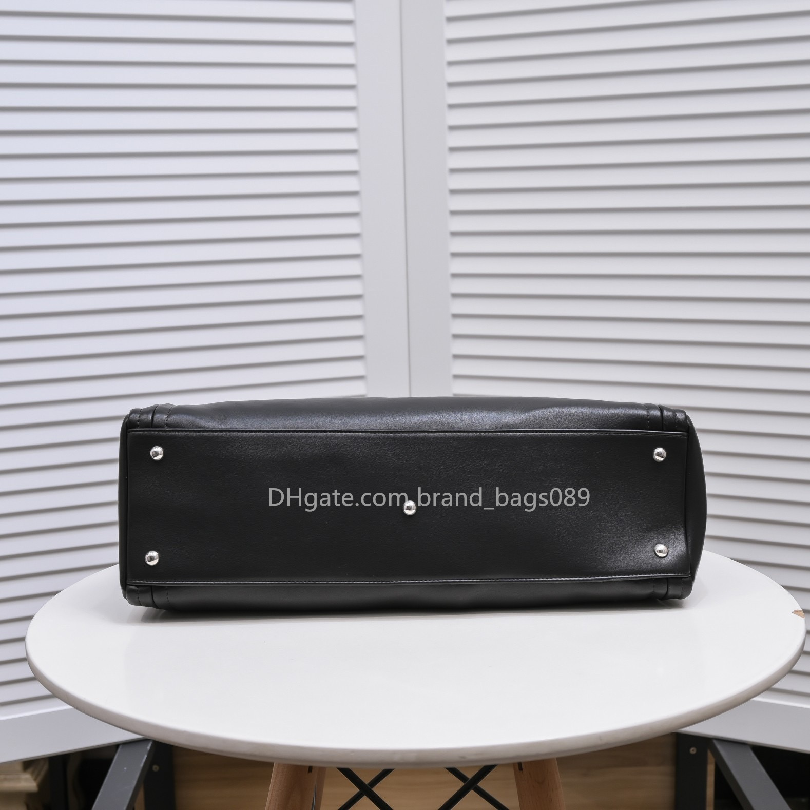 Designer Vintage bag Luxury Classic Women Square 19 Flap wholesale Bags Quilted Small Metallic Black 25 16 7cm Vanity Camera Baguette Multi Pochette, Box
Designer Vintage bag Luxury Classic Women Square 19 Flap wholesale Bags Quilted Small Metallic Black 25 16 7cm Vanity Camera Baguette Multi Pochette, Box