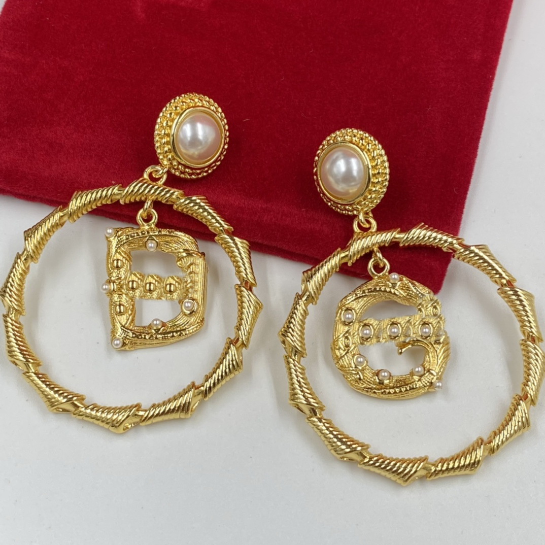 Hoop Earring Studs Crystal Diamonds Earrings D Letters white pearls pendants 18K gold plated Anti allergy women's Ear Clip Jewelry Gifts DER1 -11
Hoop Earring Studs Crystal Diamonds Earrings D Letters white pearls pendants 18K gold plated Anti allergy women's Ear Clip Jewelry Gifts DER1 -11