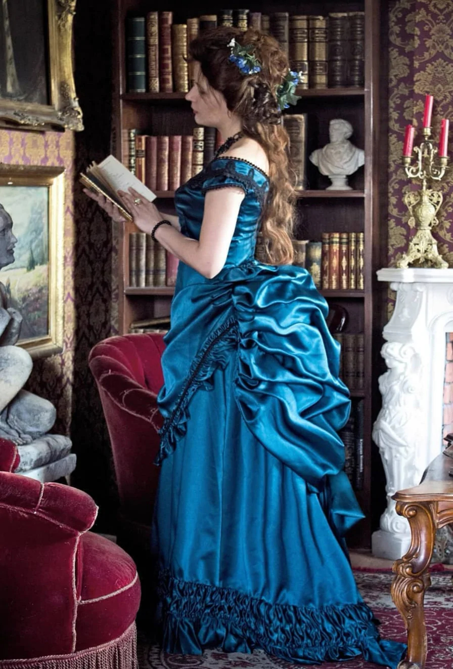 Vintage Victorian Bustle Evening Dresses Pale Blue Ruched V-Neck Satin Prom Gowns For Women Ruffles Pleats 1820S Long Special Occasion Wear Black Lace