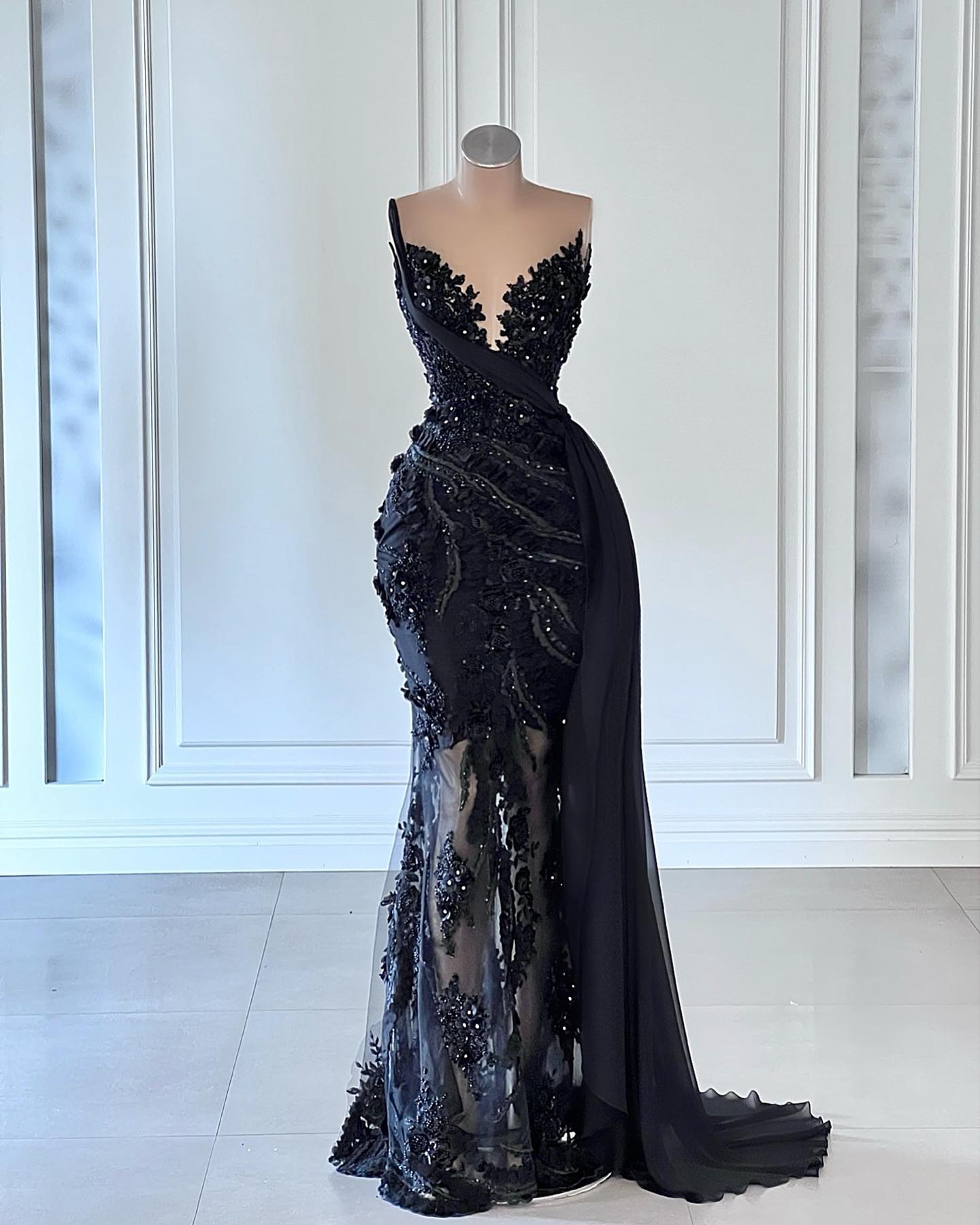 Graceful Black Prom Dresses Lace Appliques 3D Flowers Party Dresses Sheer Neck Illusion with Train Custom Made Evening Dress