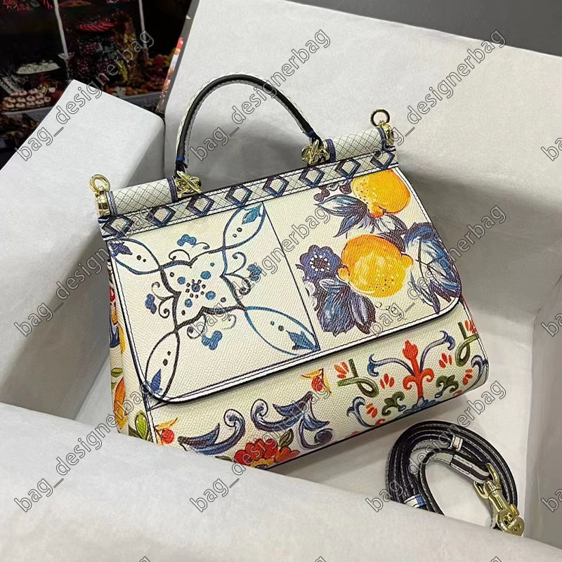 Designer luxury leather handbag large capacity messenger bag DG print graffiti leopard pattern rose bag 25cm QK9K HC0X, No.4
Designer luxury leather handbag large capacity messenger bag DG print graffiti leopard pattern rose bag 25cm QK9K HC0X, No.4