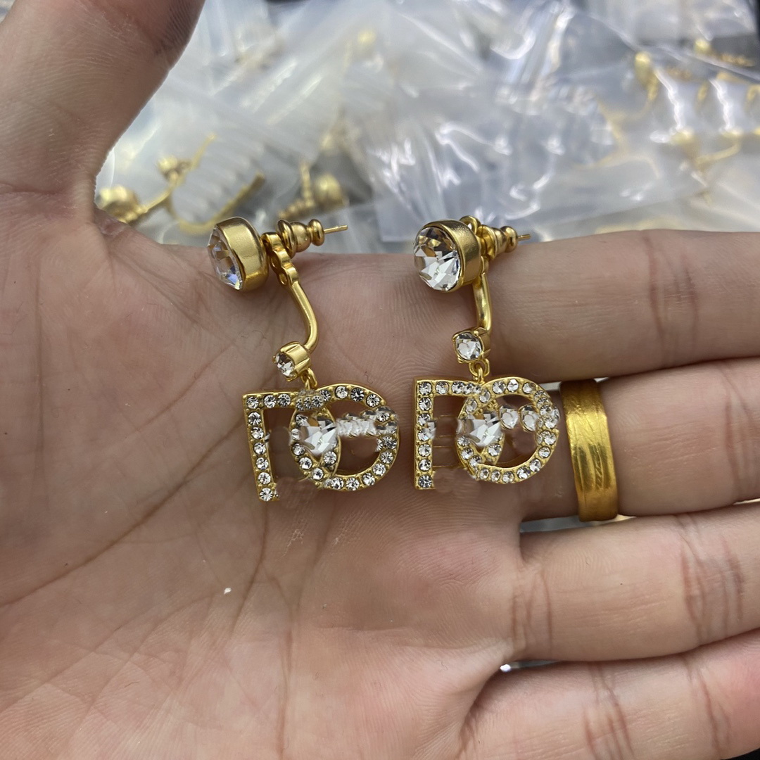 Luxurious Micro Inlays Crystal Diamonds Earring Studs Earrings 18K gold plated D Letter women's Ear Clip Jewelry Gifts DER2 -03
Luxurious Micro Inlays Crystal Diamonds Earring Studs Earrings 18K gold plated D Letter women's Ear Clip Jewelry Gifts DER2 -03
