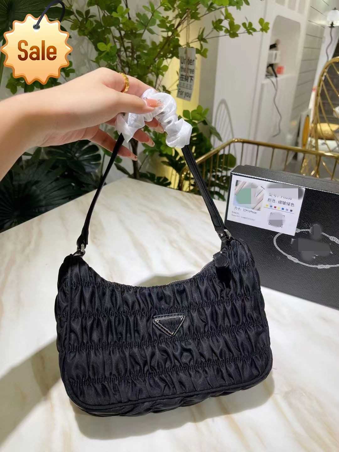 Luxury Designer Shoulder Bags 2023 New Brand Armpit Fold Waterproof Nylon Cloth Fashion New Crescent Handbag Factory Direct Sales, Pleated haze blue
Luxury Designer Shoulder Bags 2023 New Brand Armpit Fold Waterproof Nylon Cloth Fashion New Crescent Handbag Factory Direct Sales, Pleated haze blue