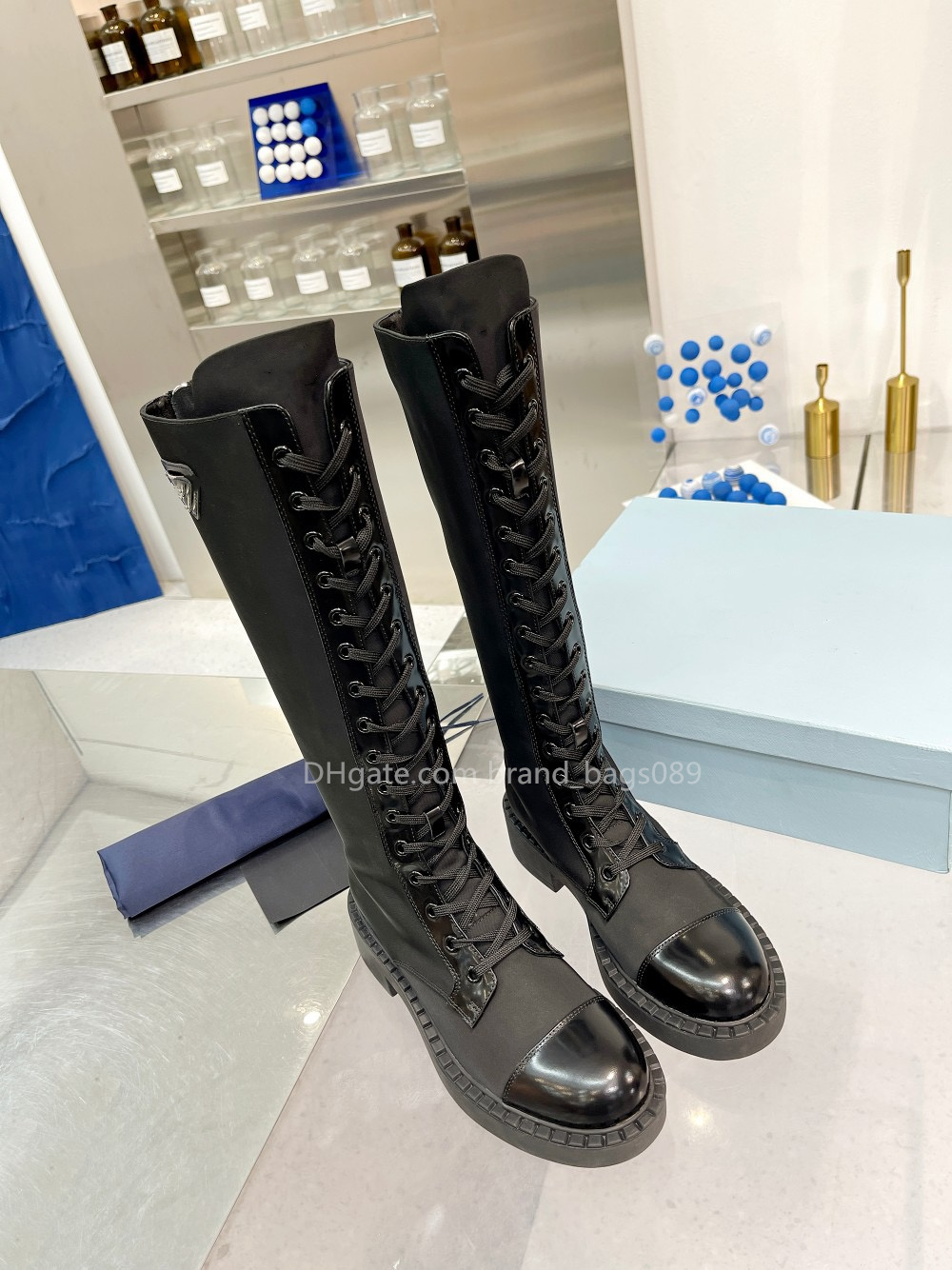 2022 Winter Sneakers Designer Luxury Fashion Boot Leather Nylon Fabric Booties Ladies Riding Boot Long and Short Round Toe Lace Up British Martin Boots, Box
2022 Winter Sneakers Designer Luxury Fashion Boot Leather Nylon Fabric Booties Ladies Riding Boot Long and Short Round Toe Lace Up British Martin Boots, Box