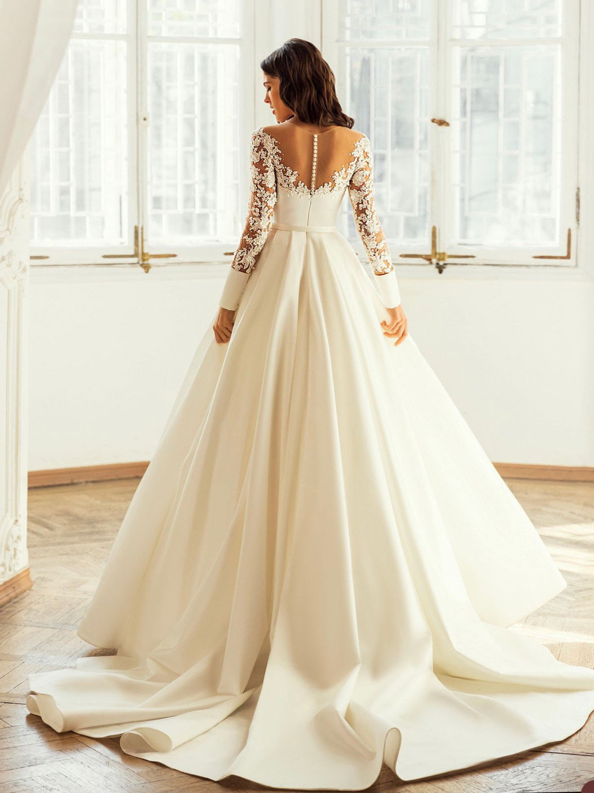 Elegant A-line Wedding Dresses Jewel Long Sleeves Belt Solid Color 3D Flower Applicant Stain Zipper Backless Court Gown Custom Made Plus Size Vestidos