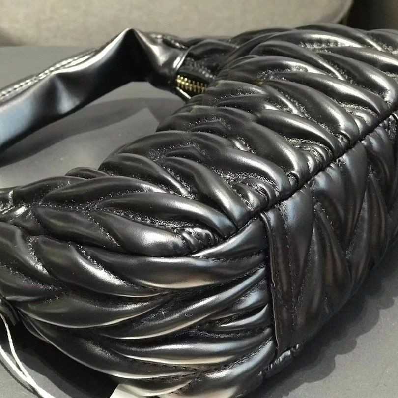 bag Women's miu Luxury Designer Handbags New Miu Texture Sheepskin Pleated Bag Underarm Fashion Shoulder Bags Factory Direct Sales SH3M, Black
bag Women's miu Luxury Designer Handbags New Miu Texture Sheepskin Pleated Bag Underarm Fashion Shoulder Bags Factory Direct Sales SH3M, Black