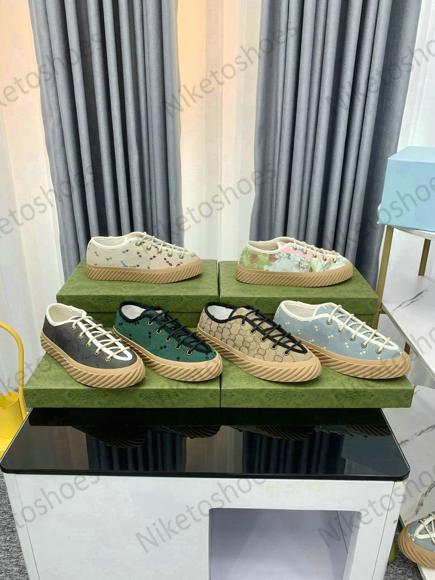 Men's Maxi Low Top Casual Shoes Camel Ebony Canvas sneakers G motif printed allover Classic Mens Shoe Italy Luxurys Designers Embossed Sneaker, Color 10
Men's Maxi Low Top Casual Shoes Camel Ebony Canvas sneakers G motif printed allover Classic Mens Shoe Italy Luxurys Designers Embossed Sneaker, Color 10