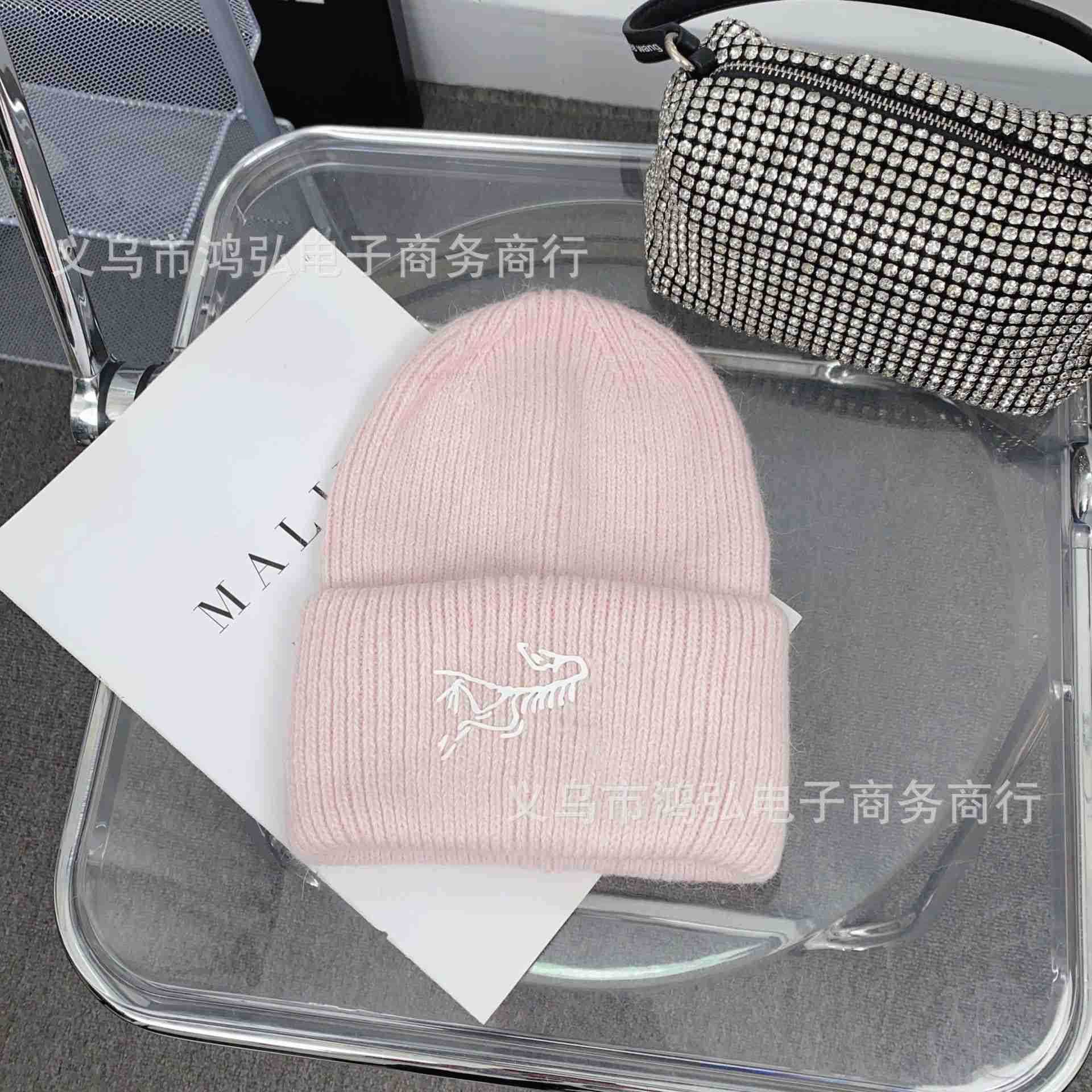 Arcteryxs Beanie Winter Hats Men Women 2022 Self-designed High-quality Correct Version Family Bird Offset Printing Decorative Angora PYH9, Black-m56-58cm
Arcteryxs Beanie Winter Hats Men Women 2022 Self-designed High-quality Correct Version Family Bird Offset Printing Decorative Angora PYH9, Black-m56-58cm