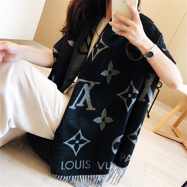 Fashion Designer Winter Letter Wool scarf for woman Cashmere Louis Vuitton Scarves lady Warm men Gucci Embroidery Cotton printing women long Shawl Wrap gg
Fashion Designer Winter Letter Wool scarf for woman Cashmere Louis Vuitton Scarves lady Warm men Gucci Embroidery Cotton printing women long Shawl Wrap gg