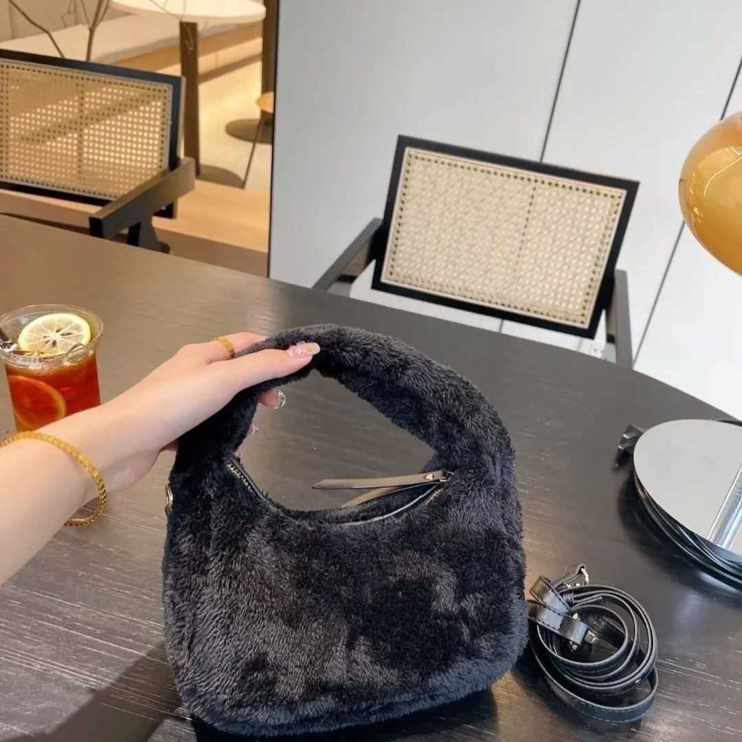 Women's Luxury miu Designer Handbags 2023 New Miu Fashion Plush Pea Bag Handheld Armpit Single Shoulder Crossbody Bags Factory Direct Sales QZTQ, Blue gift box
Women's Luxury miu Designer Handbags 2023 New Miu Fashion Plush Pea Bag Handheld Armpit Single Shoulder Crossbody Bags Factory Direct Sales QZTQ, Blue gift box