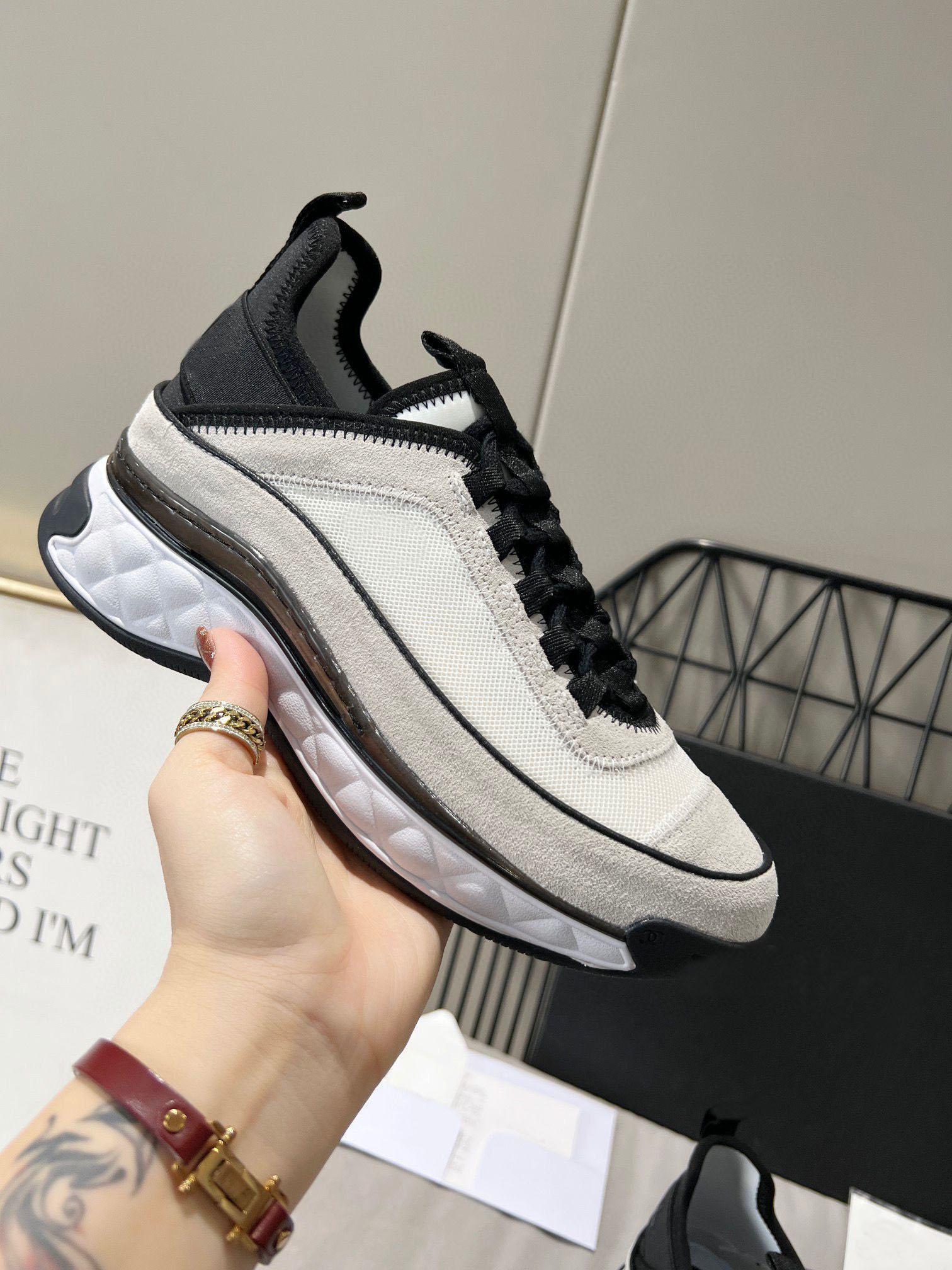 Excellent 2023 Calfskin Casual Shoes Vintage Suede Men Women Sneaker Reflective Shoes Designer Sneakers Fashion Increasing Platform Shoe Leather Trainers
Excellent 2023 Calfskin Casual Shoes Vintage Suede Men Women Sneaker Reflective Shoes Designer Sneakers Fashion Increasing Platform Shoe Leather Trainers