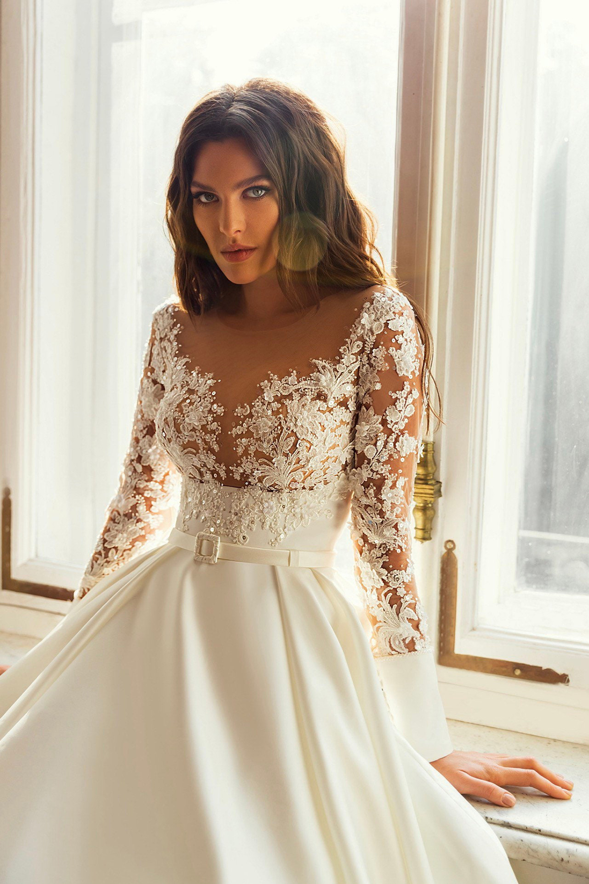 Elegant A-line Wedding Dresses Jewel Long Sleeves Belt Solid Color 3D Flower Applicant Stain Zipper Backless Court Gown Custom Made Plus Size Vestidos