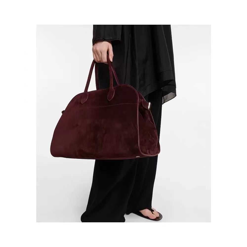 The Margaux 15 handbag Leather high-capacity bag Cow leather Tote travel shoulder light luxury, Grey lychee grain
The Margaux 15 handbag Leather high-capacity bag Cow leather Tote travel shoulder light luxury, Grey lychee grain