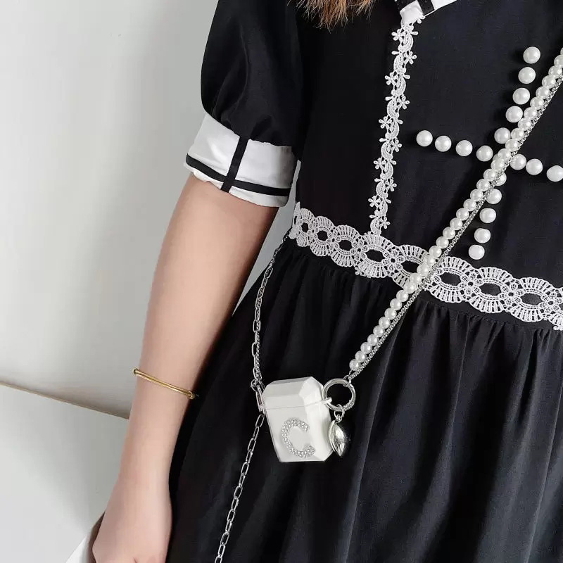 Designer Fashion Earphone Protector AirPods 1 2 Pro 3 Brands Luxurys Bluetooth Headset Universal Headphone Case Cover With Pearl Chains
Designer Fashion Earphone Protector AirPods 1 2 Pro 3 Brands Luxurys Bluetooth Headset Universal Headphone Case Cover With Pearl Chains