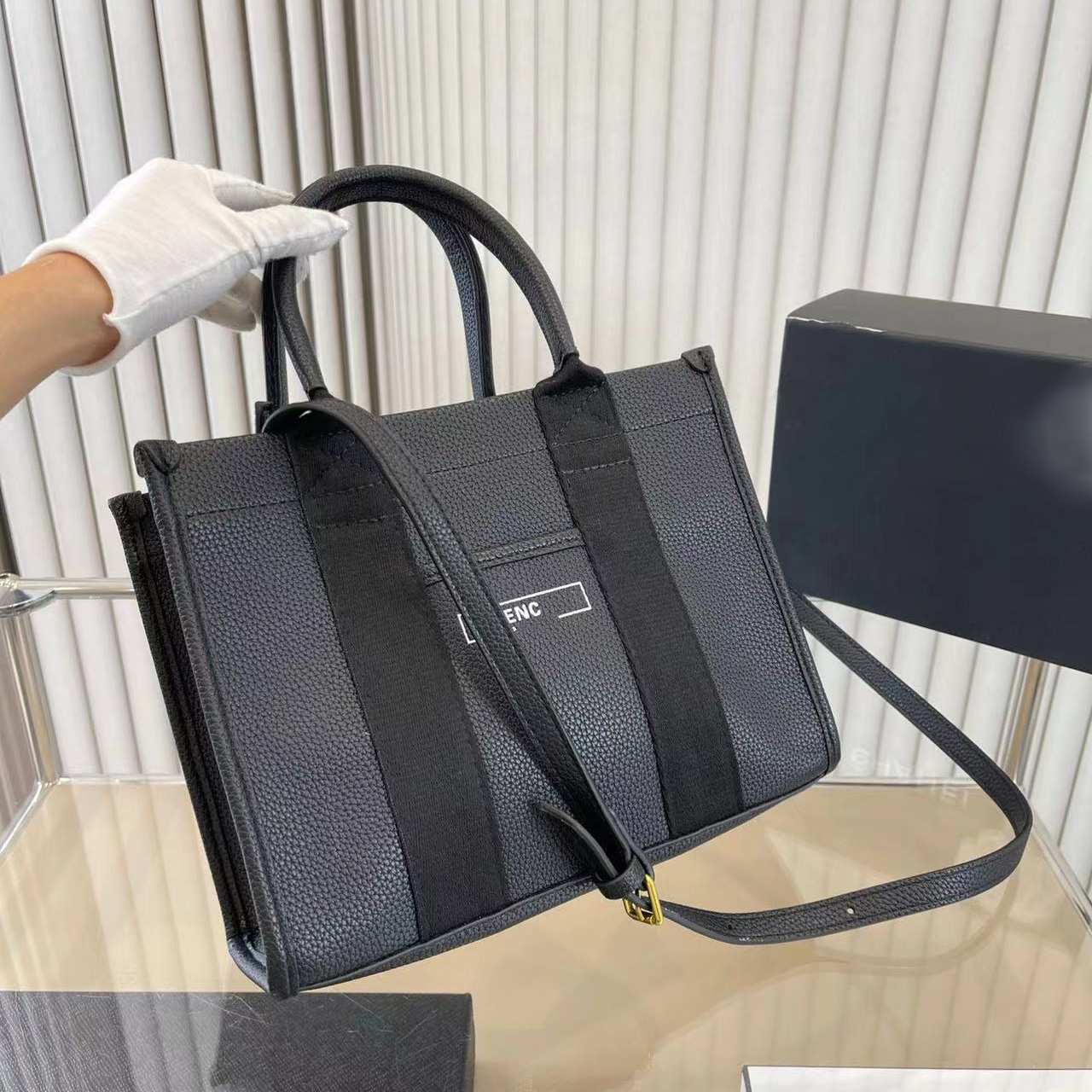 luxurys Designer handbag Classic Shoulder Bag Limited Edition Lady tote bag small Shell crossbody bags Fashion luxury practical good nice
luxurys Designer handbag Classic Shoulder Bag Limited Edition Lady tote bag small Shell crossbody bags Fashion luxury practical good nice