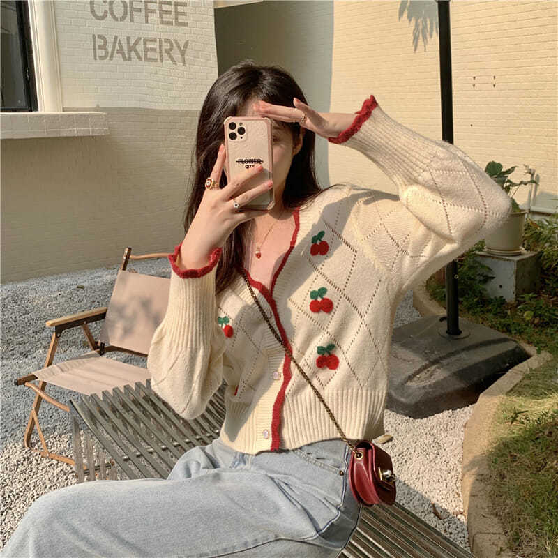 Women's Knits Tees Autumn est Cardigans Women Sweet Elegant V-neck Lovely Cherry Patchwork Ladies Outwear Gentle High Street Leisure Trendy Chic 