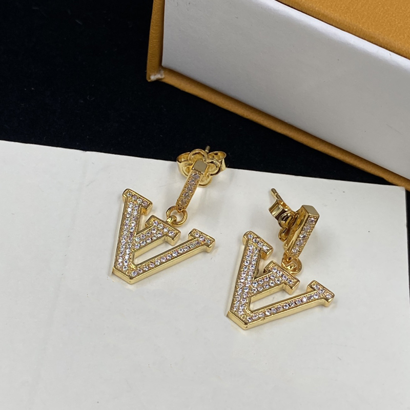 Designers Fashion Earrings Trend Womens Diamond Earring Explosive Leisure Luxury Earings Classic Vintage Premium Earring D22111702JX
Designers Fashion Earrings Trend Womens Diamond Earring Explosive Leisure Luxury Earings Classic Vintage Premium Earring D22111702JX