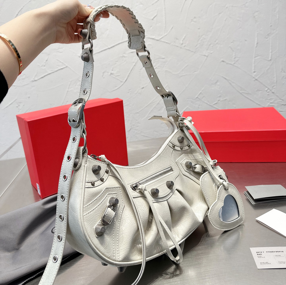 shoulder cross body handbag bags Boston Bag Women lady Le Cagole Motorcycle Genuine leather clutch Retro Vintage luxury Designer Handbags bags crossbody, Box
shoulder cross body handbag bags Boston Bag Women lady Le Cagole Motorcycle Genuine leather clutch Retro Vintage luxury Designer Handbags bags crossbody, Box