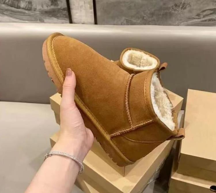Hot sell Aus 2022 classic snow boots Women ultra mini Tazz Slipper Ankle Sheepskin fur plush keep warm boots with card dustbag beautiful gifts Antelope Reindeer Color, Chocolate
Hot sell Aus 2022 classic snow boots Women ultra mini Tazz Slipper Ankle Sheepskin fur plush keep warm boots with card dustbag beautiful gifts Antelope Reindeer Color, Chocolate