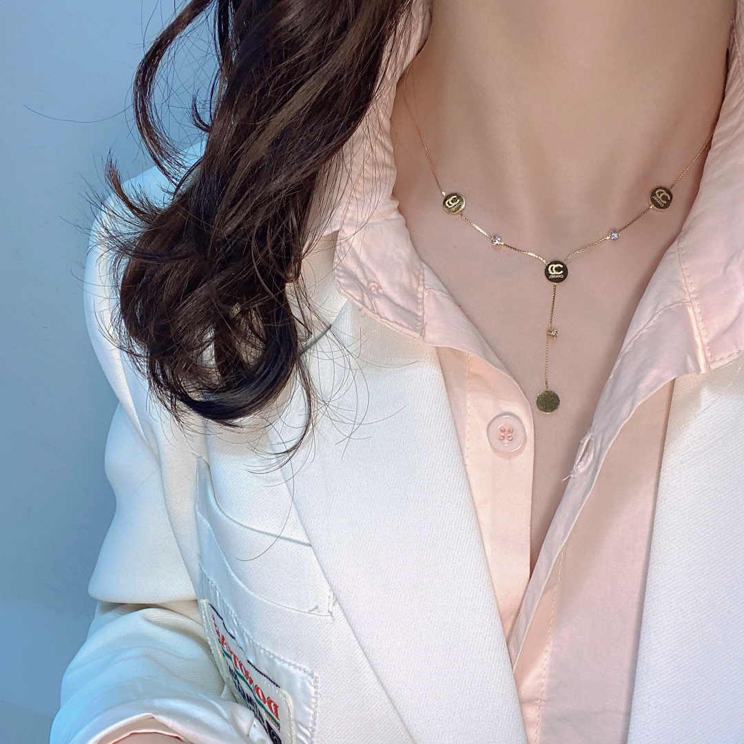 Luxury Exquisite Pendant Necklace High End Design Women's Necklace Charm Fashion Style Accessories Selected Quality Jewelry Gifts Popular Designer Long Chain
Luxury Exquisite Pendant Necklace High End Design Women's Necklace Charm Fashion Style Accessories Selected Quality Jewelry Gifts Popular Designer Long Chain