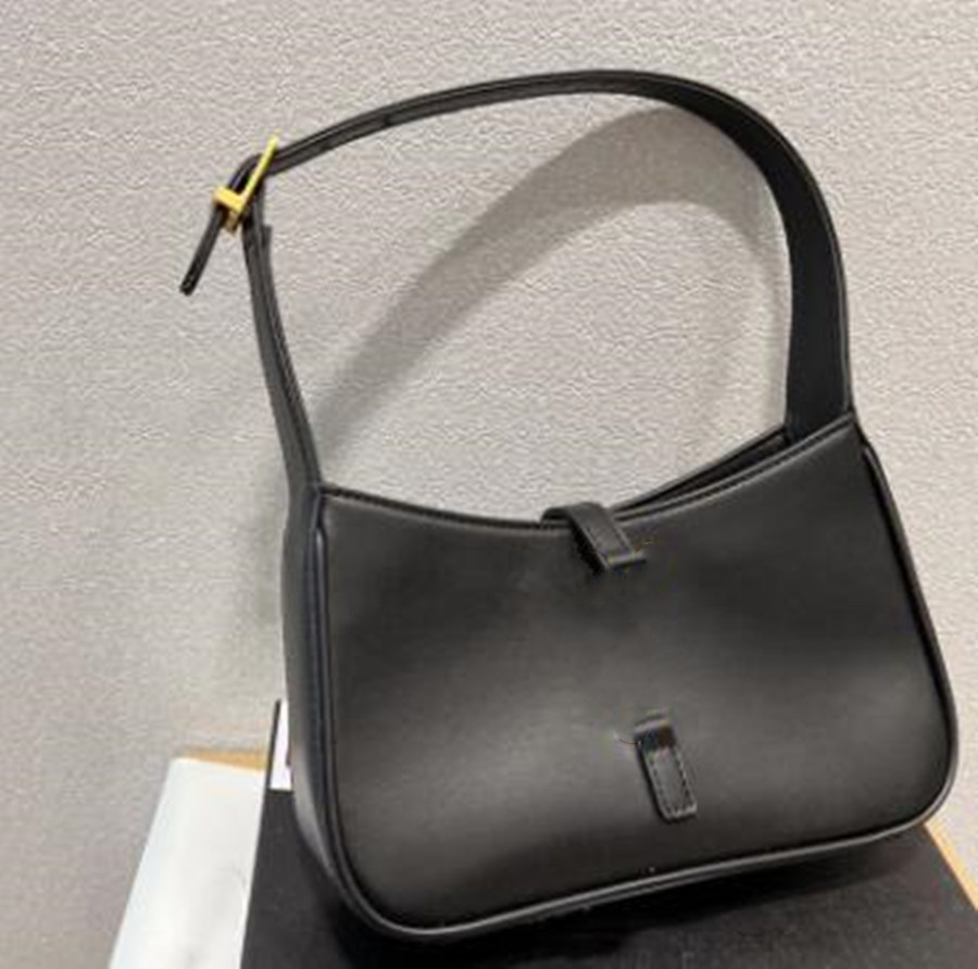 Women Handbags Flaps Chain Bag Axillary Shoulder Handbag Colors Luxury Designer Diagonal Stripes Quilted Clutch Lady Bags Tote Evening Cross Body Purse, As pic 20-25cm
Women Handbags Flaps Chain Bag Axillary Shoulder Handbag Colors Luxury Designer Diagonal Stripes Quilted Clutch Lady Bags Tote Evening Cross Body Purse, As pic 20-25cm