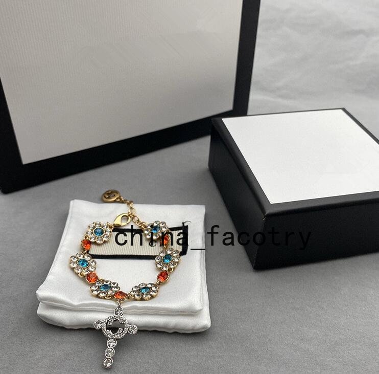 Designer Diamond Chain Bracelets European and American Vintage Double G Color Diamond Flower Bracelet Fashion
Designer Diamond Chain Bracelets European and American Vintage Double G Color Diamond Flower Bracelet Fashion