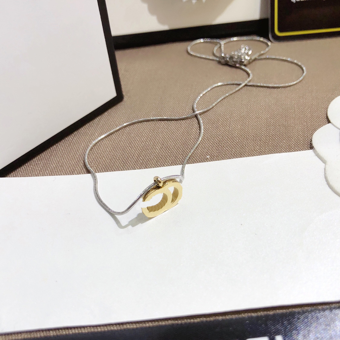 Fashion Young Style Snake Bone Necklace Luxury Brand Jewelry Pendant Necklace 18 Gold-plated Long Chain Popular Designer Brands Design Accessories For Women
Fashion Young Style Snake Bone Necklace Luxury Brand Jewelry Pendant Necklace 18 Gold-plated Long Chain Popular Designer Brands Design Accessories For Women