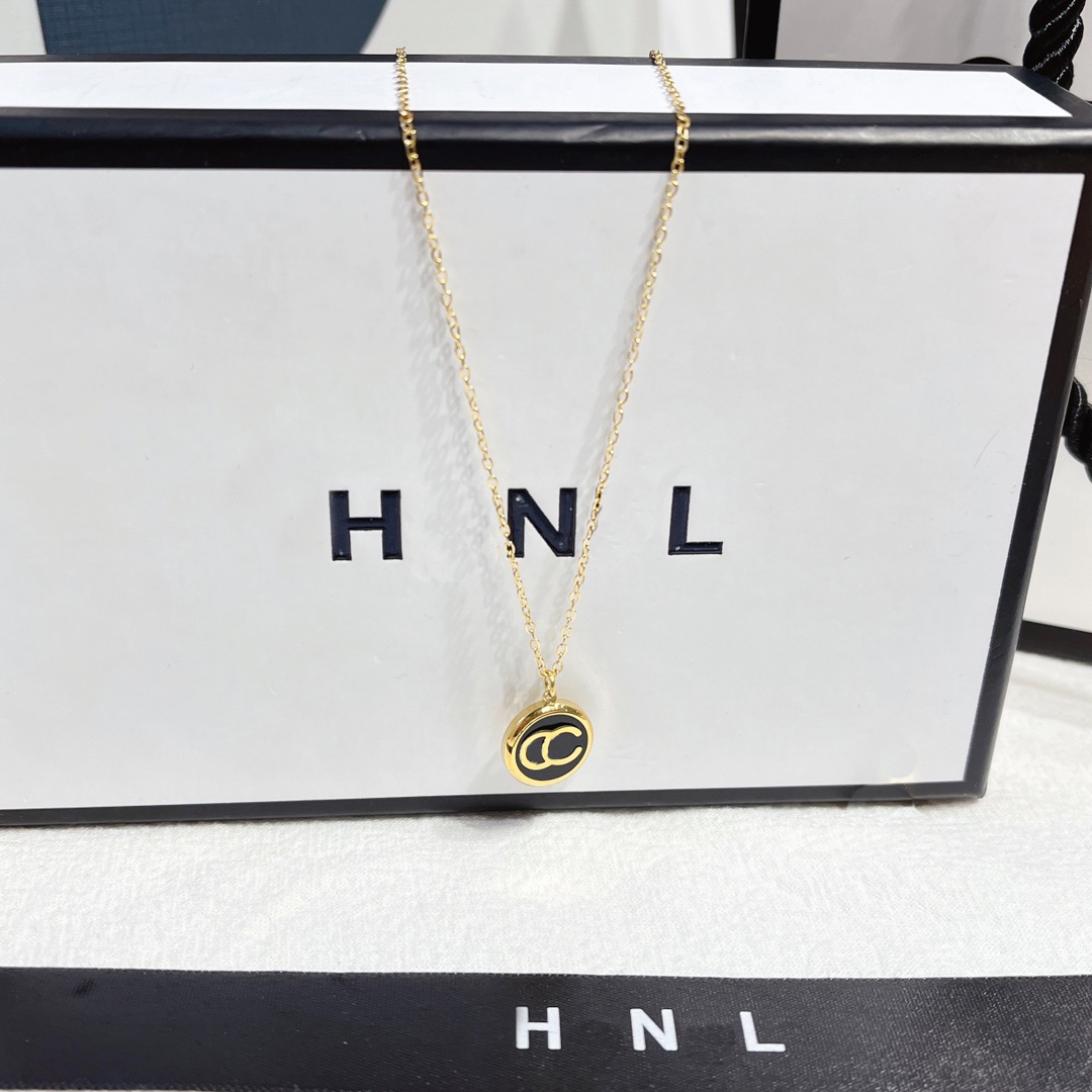High end Design Necklace Fashion Luxury Necklaces Selection Quality Jewelry Long Chain Fashion Style Accessories Exquisite Girl Gift Popular Designer Brand
High end Design Necklace Fashion Luxury Necklaces Selection Quality Jewelry Long Chain Fashion Style Accessories Exquisite Girl Gift Popular Designer Brand