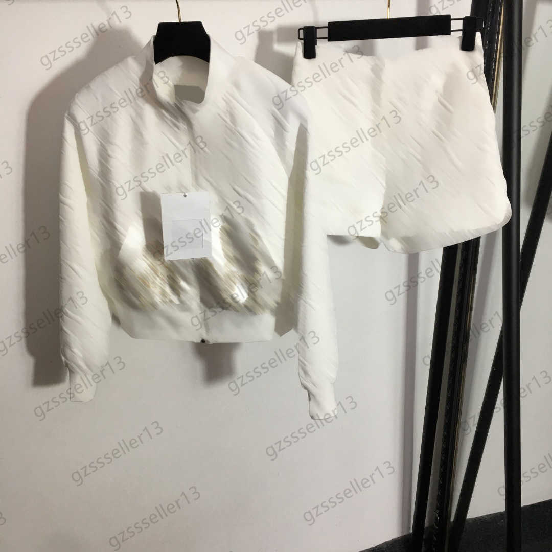 Two Piece Set Fashion Womens Two Pieces Pants Gemstone Pearl Decoration Pocket Letter Embossing Long Sleeve Zipper Jacket Tops High Waist Shorts Women Clothes
Two Piece Set Fashion Womens Two Pieces Pants Gemstone Pearl Decoration Pocket Letter Embossing Long Sleeve Zipper Jacket Tops High Waist Shorts Women Clothes