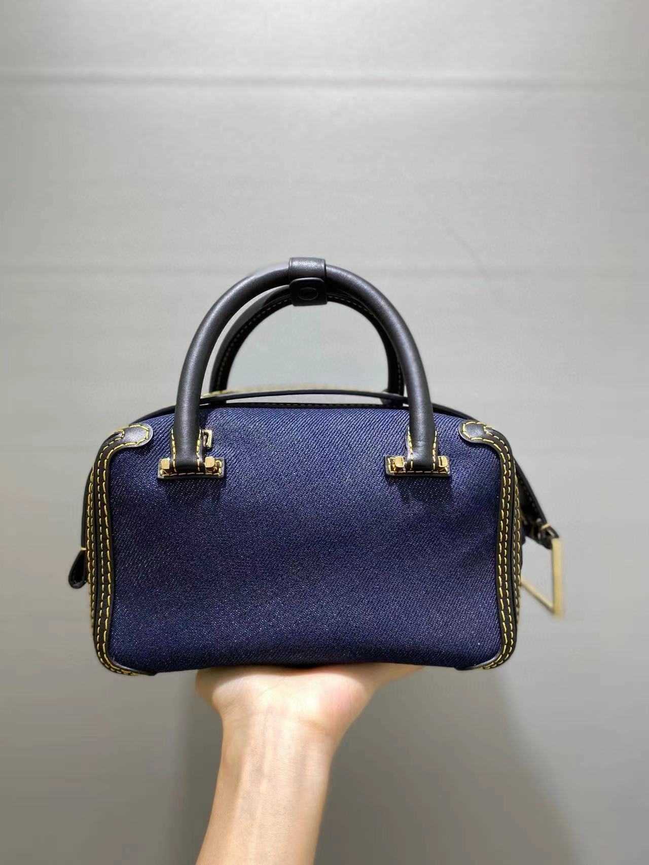 Handbags Delv Fashion Luxury Bags Genuine Leather Elegant Classic One Shoudler Brillant Women's 2022 Belgium Denim Pillow Shoulder Crossbody YCQB, 22cm
Handbags Delv Fashion Luxury Bags Genuine Leather Elegant Classic One Shoudler Brillant Women's 2022 Belgium Denim Pillow Shoulder Crossbody YCQB, 22cm