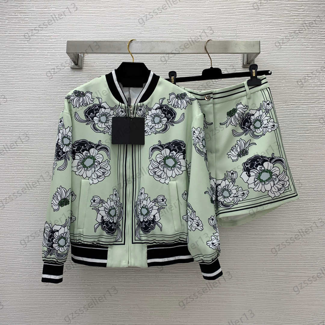 Two Piece Set Womens Two Pieces Pants Brand Floral Print Splicing Stripes Zipper Open Long Sleeved Stand Collar Jacket High Waist Casual Shorts Women Clothing
Two Piece Set Womens Two Pieces Pants Brand Floral Print Splicing Stripes Zipper Open Long Sleeved Stand Collar Jacket High Waist Casual Shorts Women Clothing