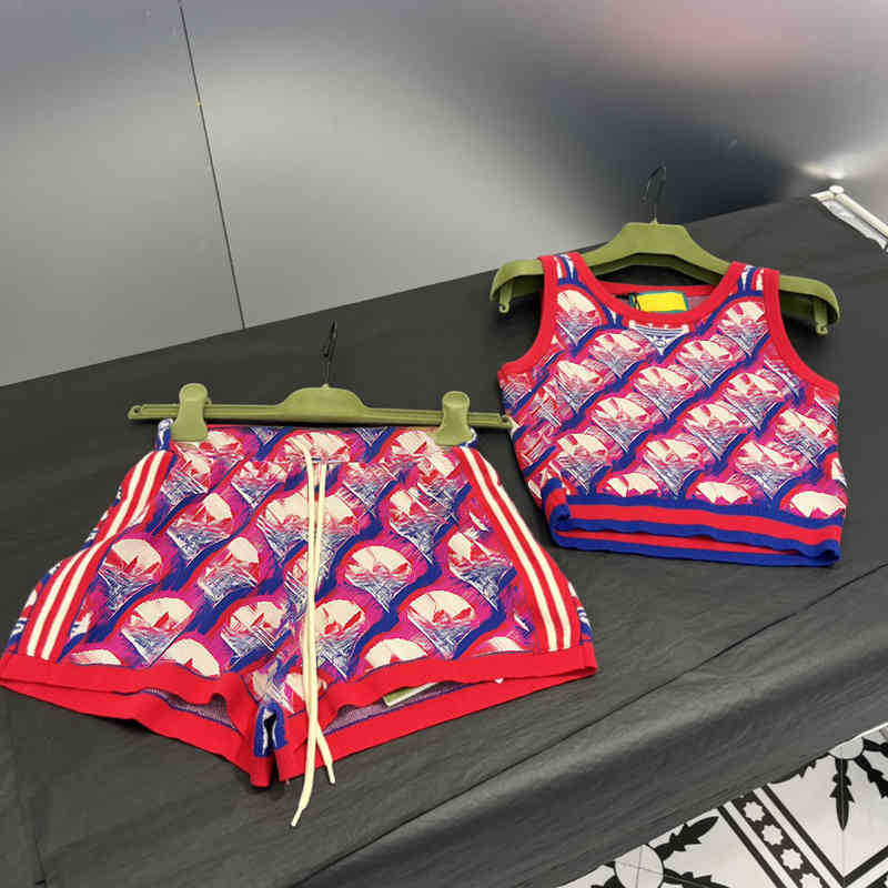 Fashion Womens Two Piece Pants Geometric Pattern Print Knit Suit Luxury Short Sleeve Tank Top High Waist Shorts Sexy Brand High End Designer Summer Women Clothing
Fashion Womens Two Piece Pants Geometric Pattern Print Knit Suit Luxury Short Sleeve Tank Top High Waist Shorts Sexy Brand High End Designer Summer Women Clothing